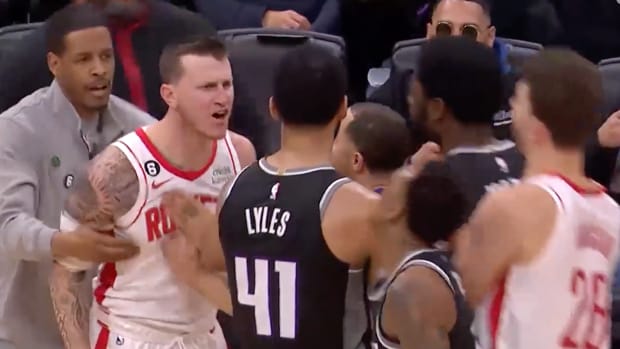 Scuffle between the Kings and Rockets.